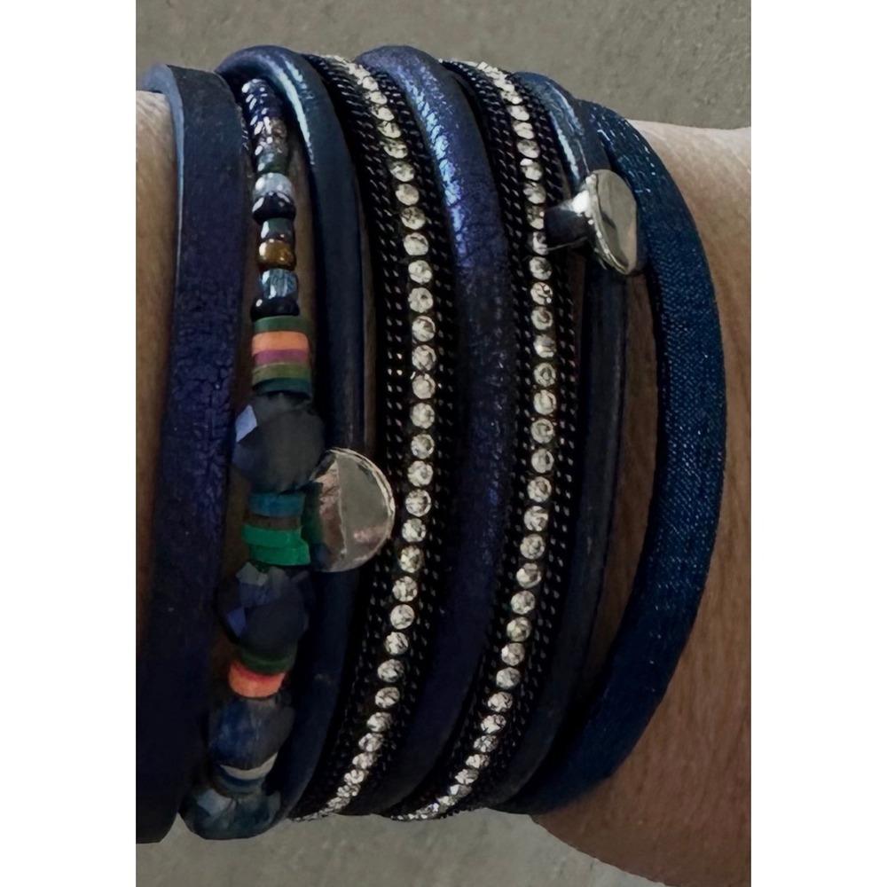 Magnolia Leather Strip Wrap Magnetic Bracelet Blue, Clear,‎ & Silver Beads